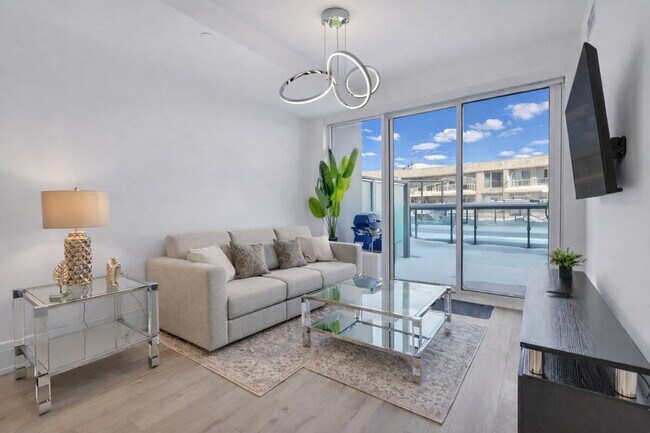 Photo du bâtiment - 333 Sunseeker Ave
