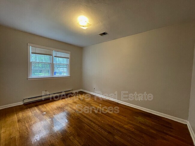 Foto del edificio - 9243 Atwood Ave