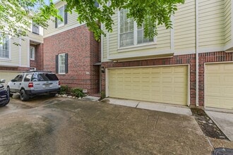 Building Photo - 2322 Chenevert St