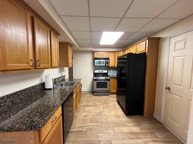 Foto del edificio - 72 Woodside Ave