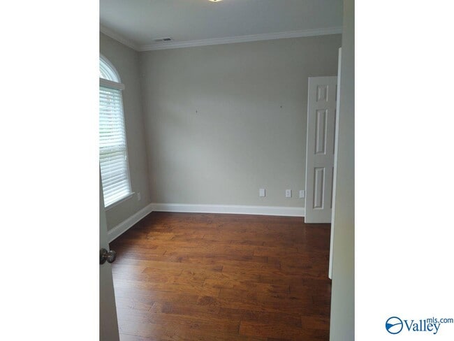 Building Photo - 3102 Connomara Ct SE