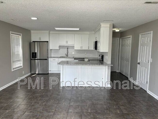 Building Photo - 1535 Rochester Dr