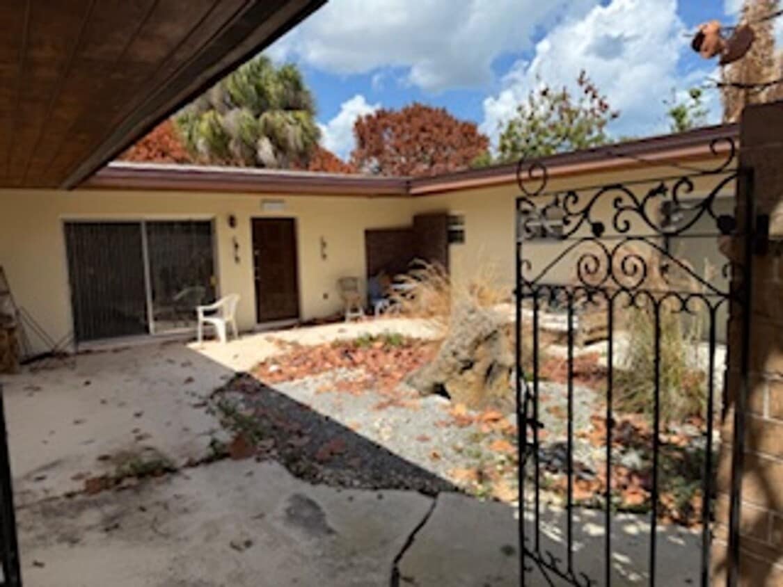 Building Photo - For Rent: Updated 3-Bedroom, 2-Bath Single-Family Home