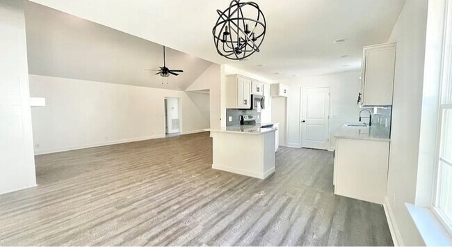 Foto del edificio - 3128 Crow Rd NE