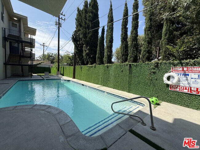 Foto del edificio - 711 Orange Grove Ave