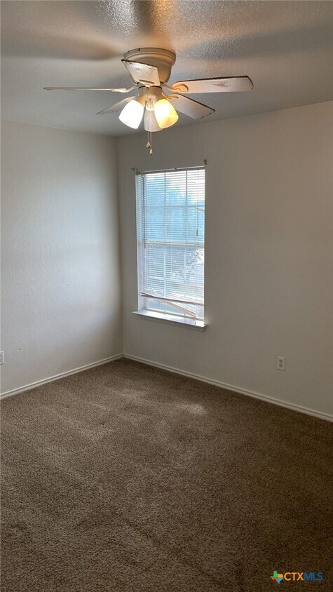 Building Photo - 4405 Twin Oaks Cir