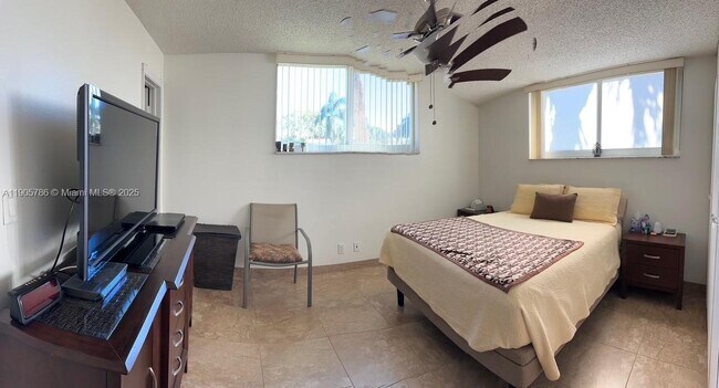 Building Photo - 8961 S Hollybrook Blvd