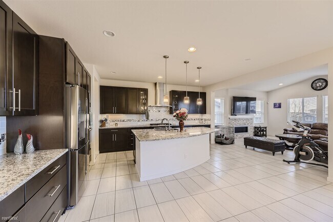Foto del edificio - 5 br, 5 bath House - 13981 Blue Wing Lane