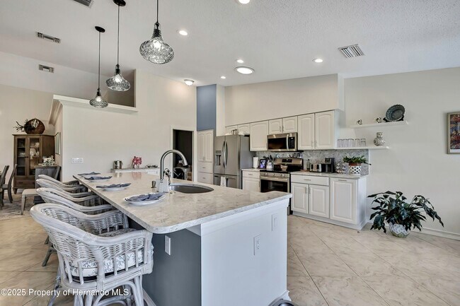 Foto del edificio - 2368 Fairskies Dr