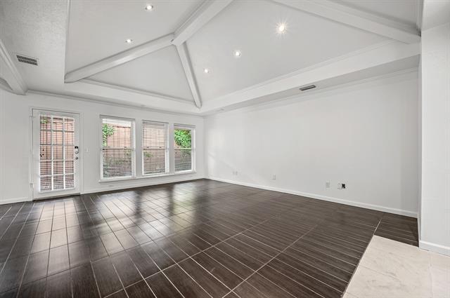 Foto del edificio - 9127 Valley Chapel Ln