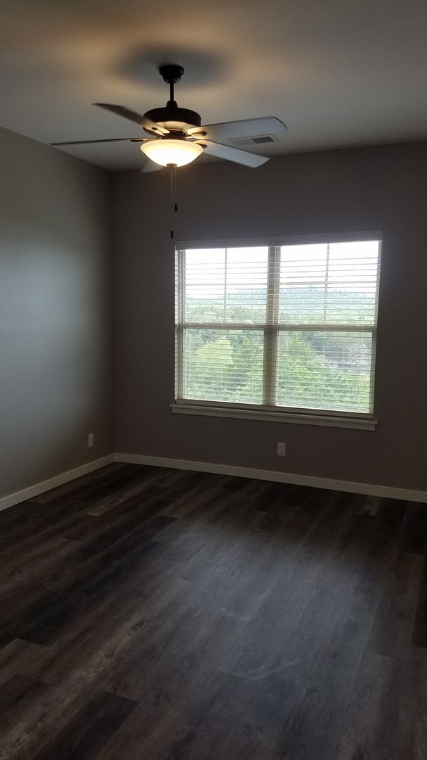 Building Photo - Lakeside Condo