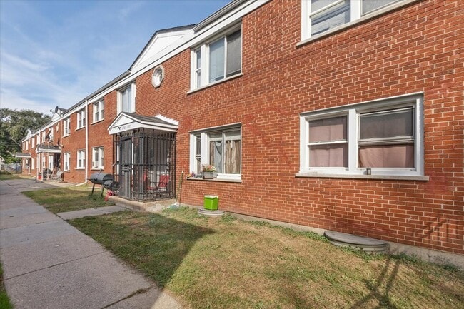 Foto del edificio - 128 N Menard Ave