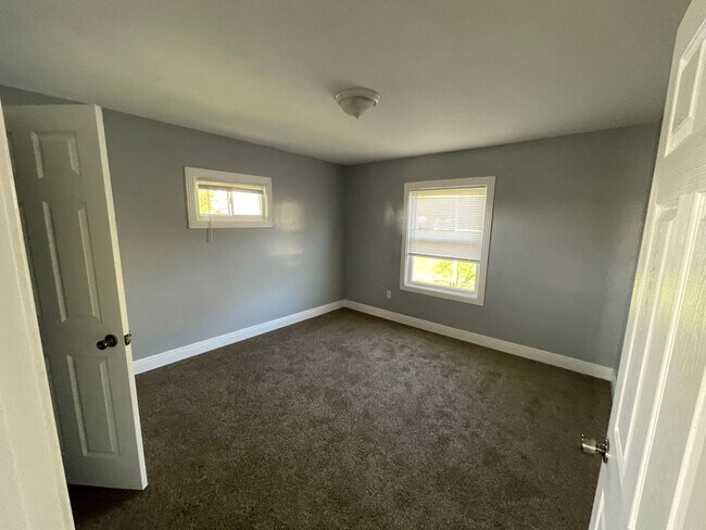 Foto del edificio - DAYTON, OH - FIVE OAKS - 3 BEDROOM/1 BATH - $1100  JUST REMODELED, LEAD FREE CERTIFIED