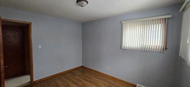 Alternar - 5708 W Park Ave