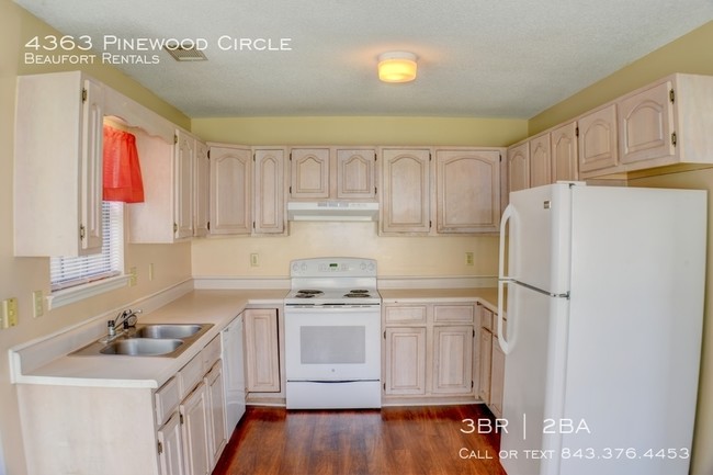 Building Photo - 4363 Pinewood Circle
