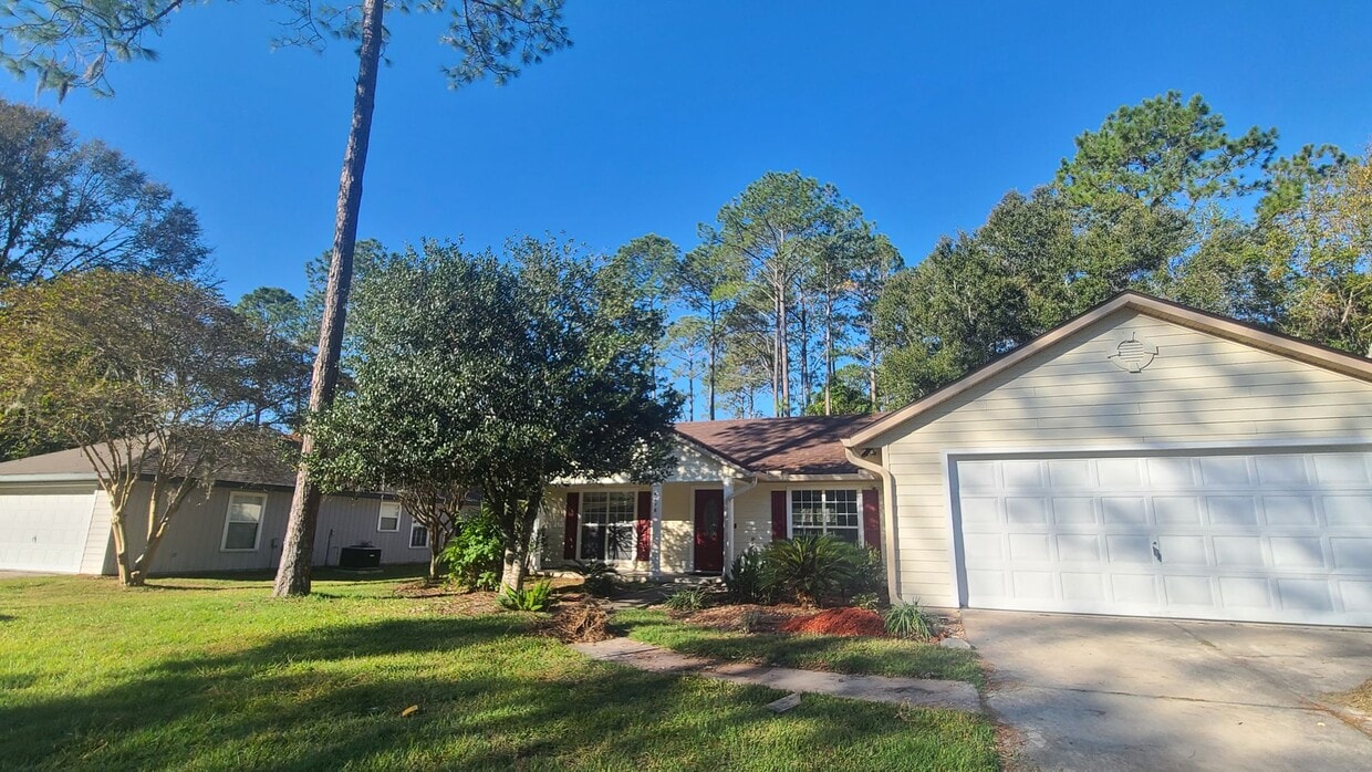 Beautiful 3/2 with office/flex room & fen... House Rental in