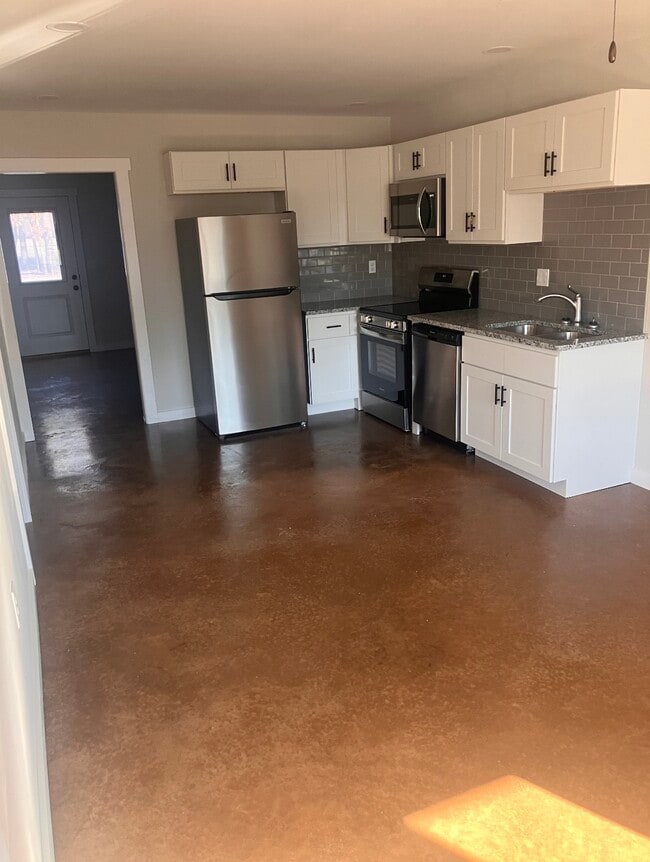 Kitchen - 1305 Roberson St