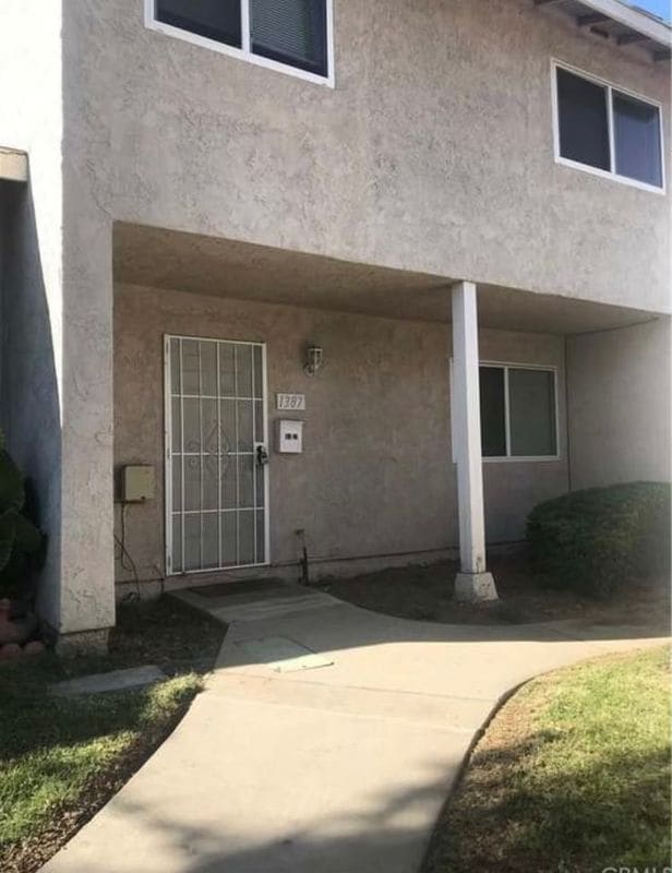 Building Photo - 1387 N Elderberry Ave