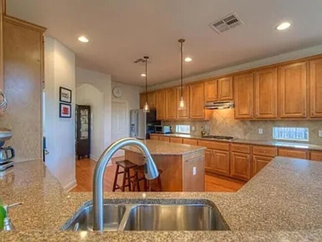 Foto del edificio - Gorgeous 4-bedroom home!