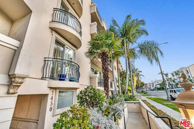 Building Photo - 1450 S Beverly Dr