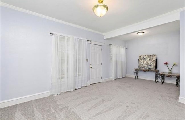 Building Photo - 6231 E 9th St