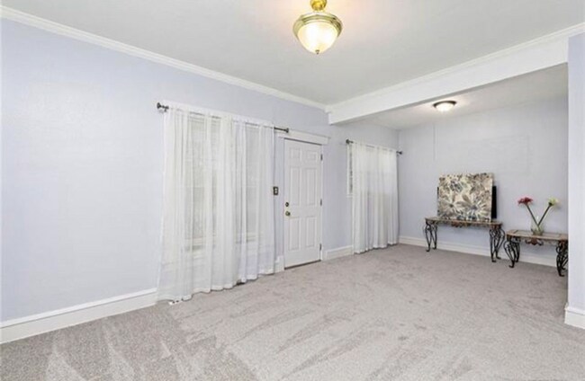 Foto del edificio - 6231 E 9th St