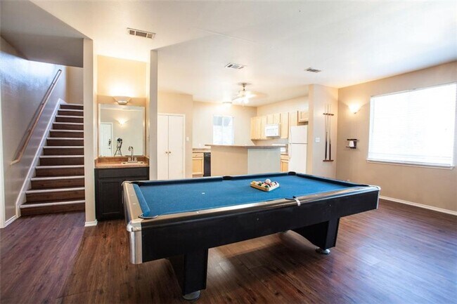 Building Photo - 6bed/3bath with garage in North Campus