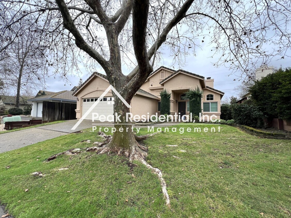 Primary Photo - Very Nice Fair Oaks 3bd/2ba Home with 2 Ca...