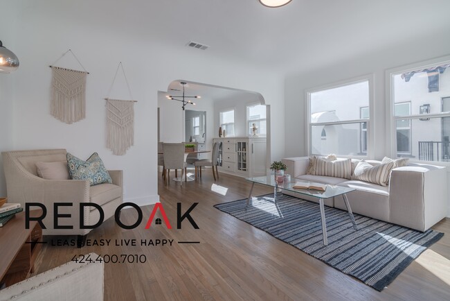 Building Photo - ~1 Month FREE~ Fabulous One Bedroom Walk-U...