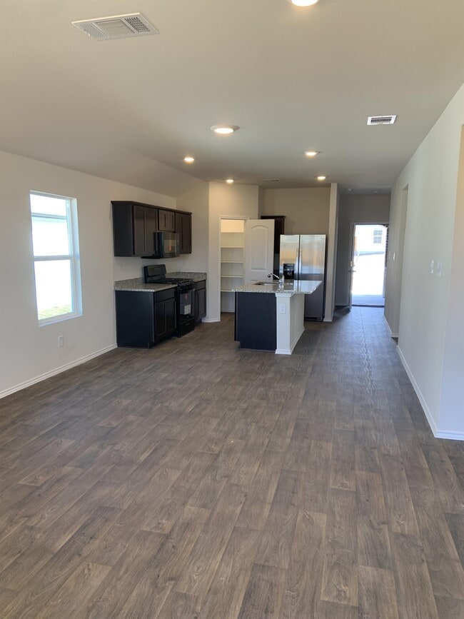 Foto del edificio - 219 Whipporwill Ln