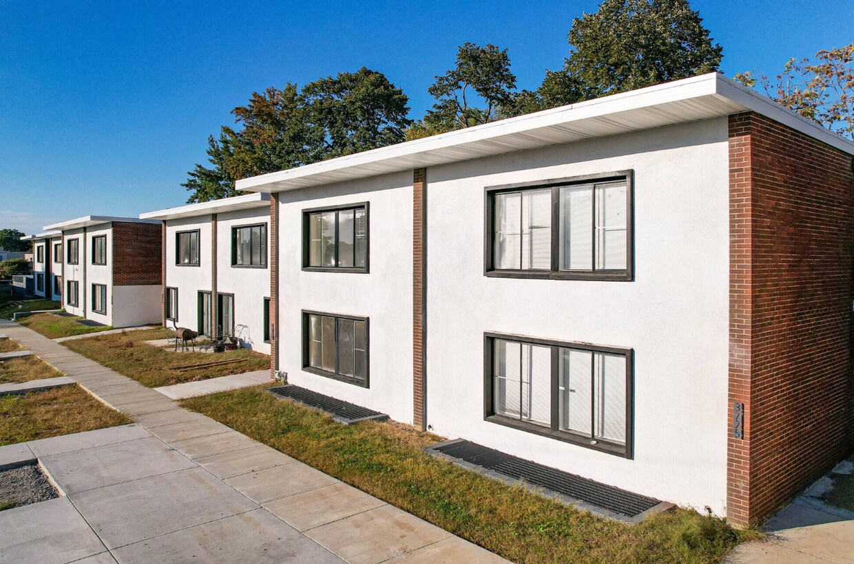 Foto principal - Cozy 2-Bedroom Apartment with Convenient A...