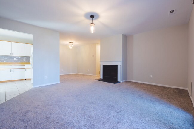 Foto del edificio - 653 Covington Ct