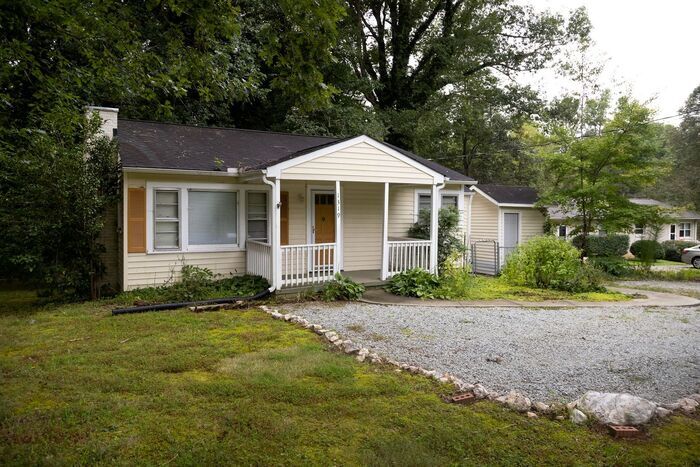 Primary Photo - Charming cottage