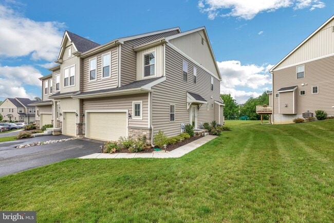 Building Photo - 250 Kestrel Ct