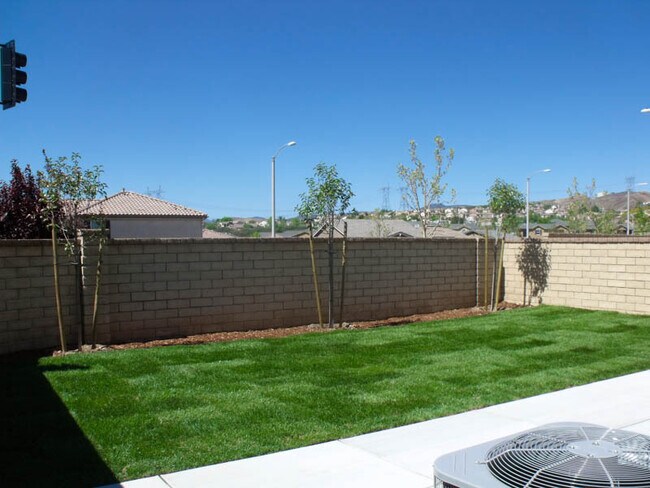 Foto del edificio - Echo Point Single Family Home for Rent in Saugus on Christopher Lane!