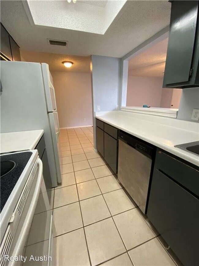 Building Photo - 2 br, 1 bath House - 603 Delmar Avenue Unit A