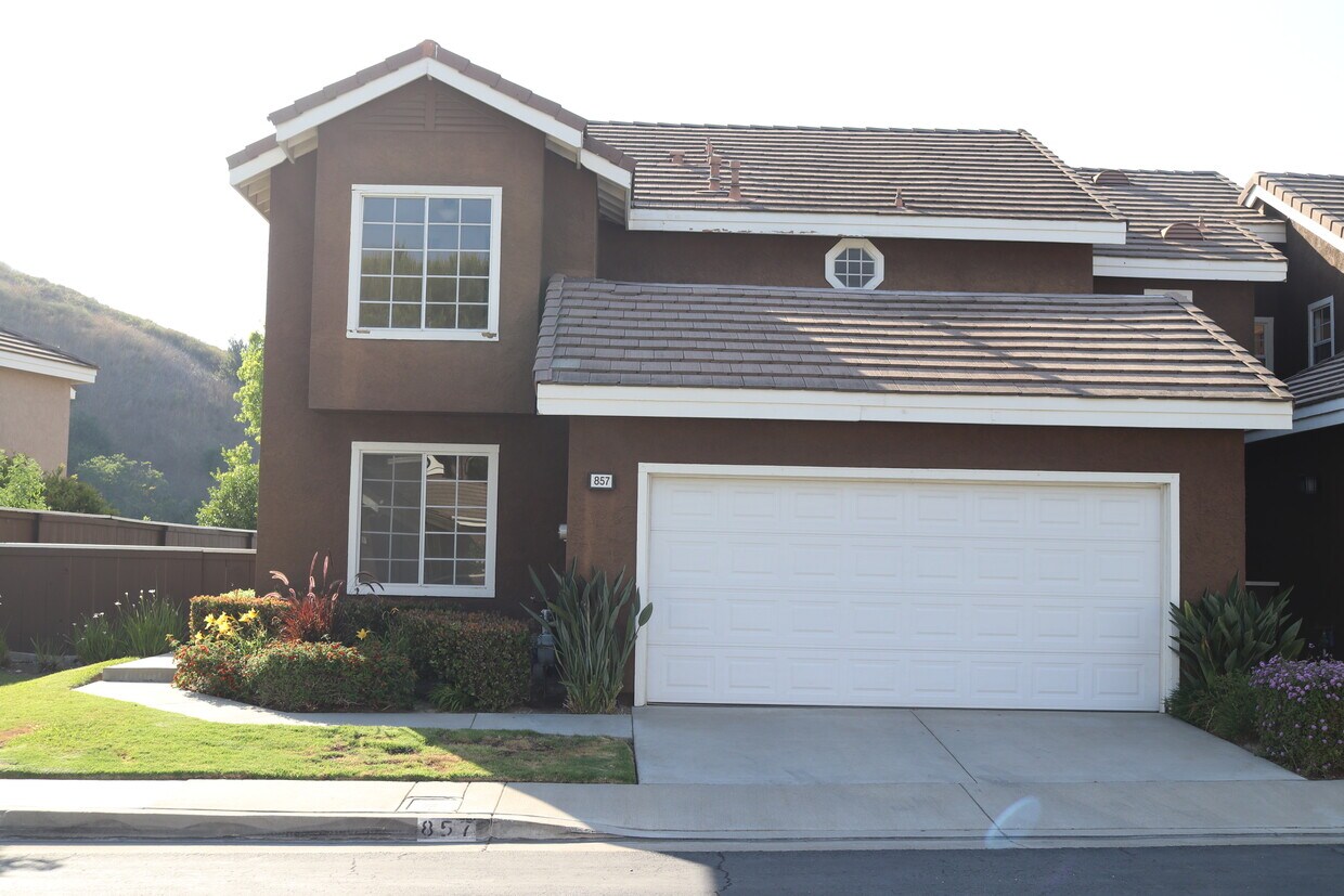 Primary Photo - 857 S Sapphire Ln