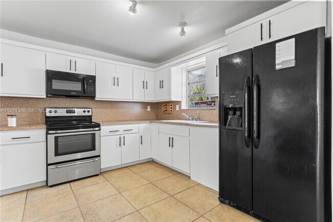 Foto del edificio - 3253 Pierce St