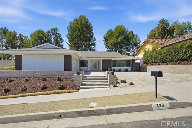Building Photo - 520 W Country Hills Dr