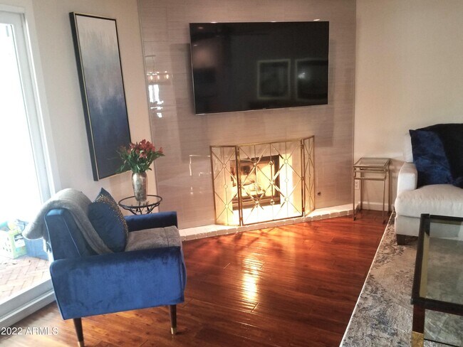 Foto del edificio - 3536 E Hazelwood St