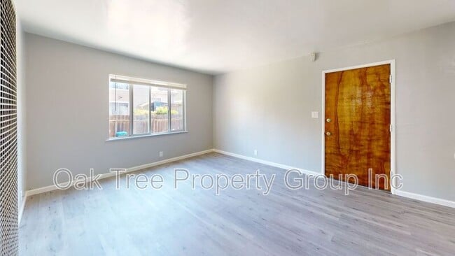 Building Photo - 824 15th St