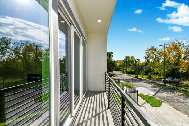 Building Photo - 3233 Tuam St