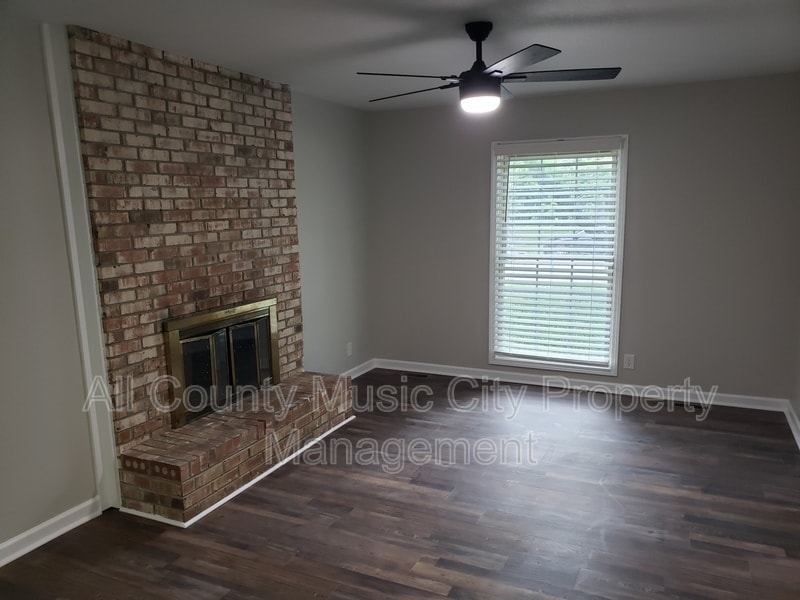 Photo - 553 Owendale Dr
