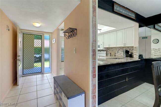 Building Photo - 131 Cypress Way E
