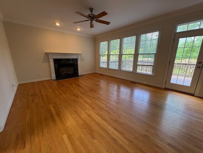 Foto del edificio - 101 Hogan Ridge Ct