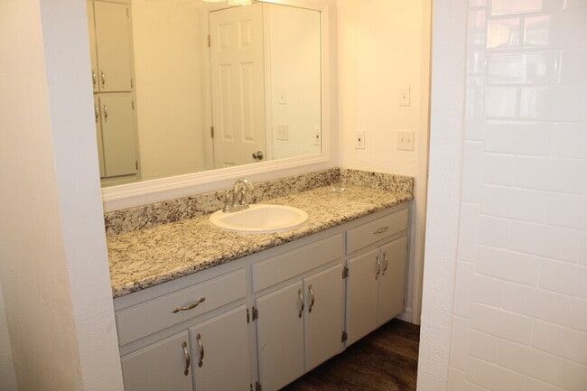 Foto del edificio - 1403 W Aries Rd