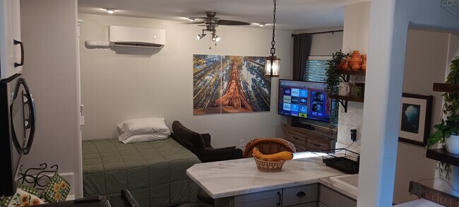 Foto del edificio - 607 Lawton Ave
