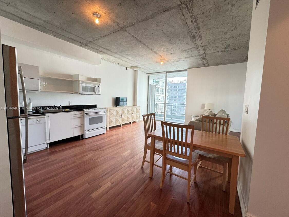 Primary Photo - 690 SW 1st Ct