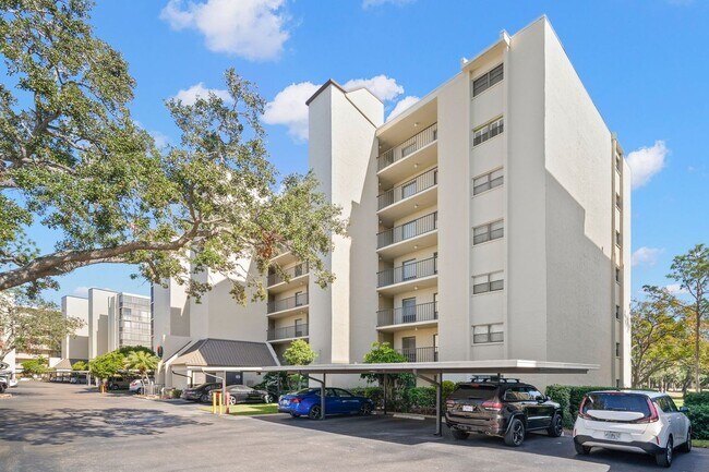 Foto del edificio - 2700 Cove Cay Dr