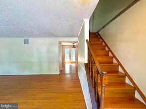 Building Photo - 8112 Parkdale Ct